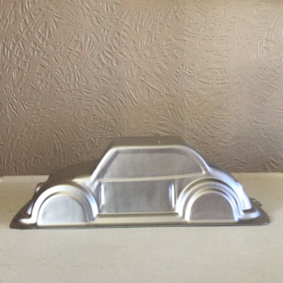 Wilton 3D Car Cake Mold - Picture 2 of 7